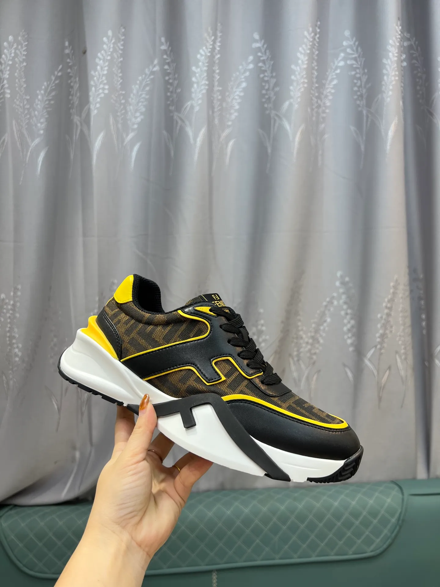 Men's shoes 💰580 FENDI men's fashion casual shoes 👟Hot sale🔥Official website 1:1 replica ⬆️Original quality - Original leather - Original breathable mesh lining Original outsole 1:1 replica, code number 38-44 (45-46 customized)